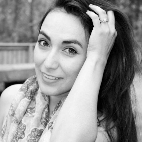 Meet your Posher, Isabel - Picture 1 of 3